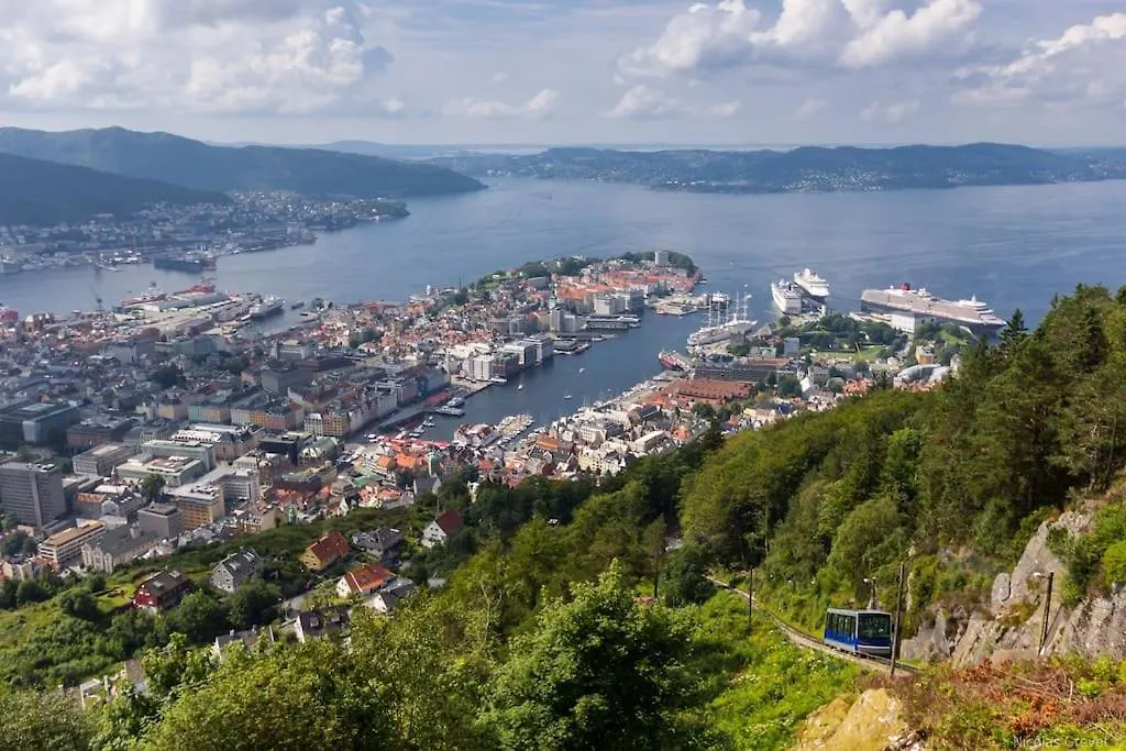 3 Bedroom Apartment - Perfect Location - Harbour-Train-Bus-Citycenter Bergen